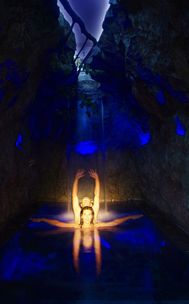 Piękno tyrolskich g&oacute;r i zabiegi spa. Przyw&oacute;z z lotniska w Innsbrucku (30 minut), Salzburgu lub Monachium (2 godz.) oraz bon na przelot o wartości 100 Euro. 