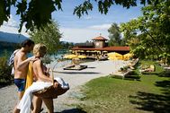 Ganz nach dem Motto "Entspannung f&uuml;r Ihre Seele, Genuss f&uuml;r Ihren K&ouml;rper und Pflege f&uuml;r Ihr Haut " begr&uuml;&szlig;en wir Sie im NEUEN "KARNERHOF SPA".

Lassen Sie einfach mal die Seele baumeln und erleben Sie eine stilvolle Entspannung. Im Wellness- und Genie&szlig;erhotel Karnerhof, direkt am Ufer des kristallklaren Faaker Sees, in traumhaft ruhiger Lage, mit einer nach au&szlig;en hin abgeschirmten Ferien- und Sportwelt finden Sie das Paradies auf Erden.

