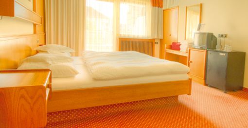 Almesberger - ca. 27 m² Zimmer mit Standardausstattung!