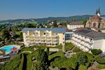 Užijte si zlat&yacute; podzim v Česk&eacute;m lese v Horn&iacute;m Rakousku při pě&scaron;&iacute; turistice, na kole a mnoho dal&scaron;&iacute;ho a nechte se v na&scaron;em Wellness & Spa oddělen&iacute; na 5000 m&sup2; b&aacute;ječně h&yacute;čkat.
