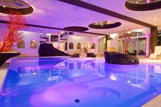 Short and sweet!Our Beauty, Spa & Medical team will pamper you with cosmetic and beauty treatments, massages, baths, etc. You can also simply relax in our spacious 5000m&sup2; wellness oasis "AQUARIS".