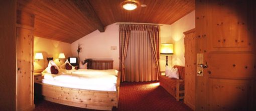 Plantitscherhof - Doppelzimmer mit oder ohne Balkon, Richtung Innenhof. 20-28 m&sup2;, mit Balkon. Ein Zustellbett ist ist m&ouml;glich (in form einer bequemen Schlafcouch). Preis pro Person & Nacht mit Feinschmecker-Halbpension.