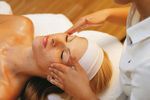 Gesichtsbehandlung nach Phyto 5 (75 min.) - (Original) Das Feng Shui f&uuml;r die Haut!  Tiefenreinigung, Farbaroma&ouml;l mit Shiatsu- Kopf- Nackenmassage und Farblicht- Energiedrainage...