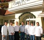 In the year of the European Championships we have once again invited star chefs from Austria and Switzerland to work with kitchen chef Hermann Neudegger. Let the international delicacies cast a spell on you! Enjoy a great wine from the best winegrowers in Austria and learn the tips and tricks of the star chefs on three afternoons.