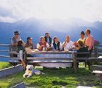Die Farbenpracht der W&auml;lder, der erste Schnee auf den Gipfeln der Hohen Tauern und die besonders klare Luft machen den &bdquo;Bauernherbst&ldquo; zur wohl sch&ouml;nsten Wanderzeit des Jahres.