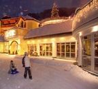 Mit dem Advent-Ski-Packerl laden wir Sie herzlich ein, sich auf die Weihnachtszeit einzustimmen - und schenken Ihnen eine Nacht gratis!