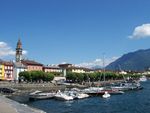 Godete il clima mediterraneo e i meravigliosi dintorni intorno del Lago Maggiore