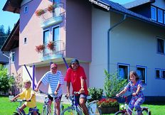 4 pernottamenti + mezza pensione + tutti i servizi inclusi del Sonne
- tour escursionistico guidato
- massaggio sportivo incluso